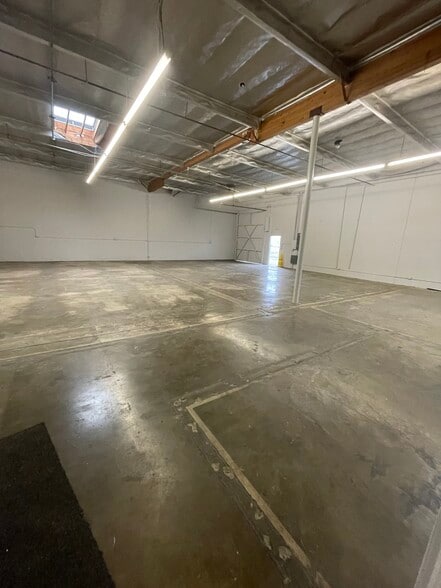 More Photos Of 1146-1158 E Valencia Dr, Fullerton Light Manufacturing For Lease