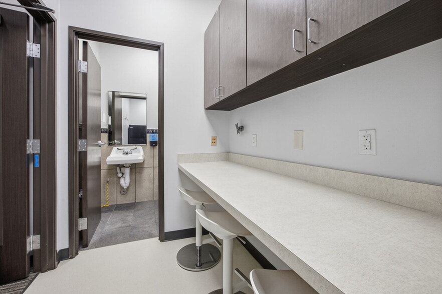 More Photos Of 4010 Sandy Brook Dr, Round Rock Medical For Sale