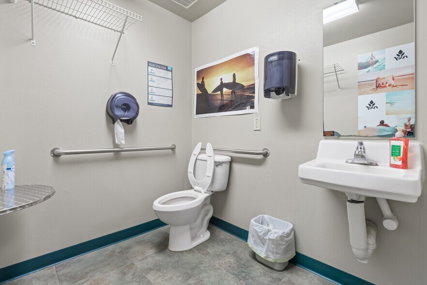 More Photos Of 3090 Ridgewood Dr, Daytona Beach Freestanding For Sale