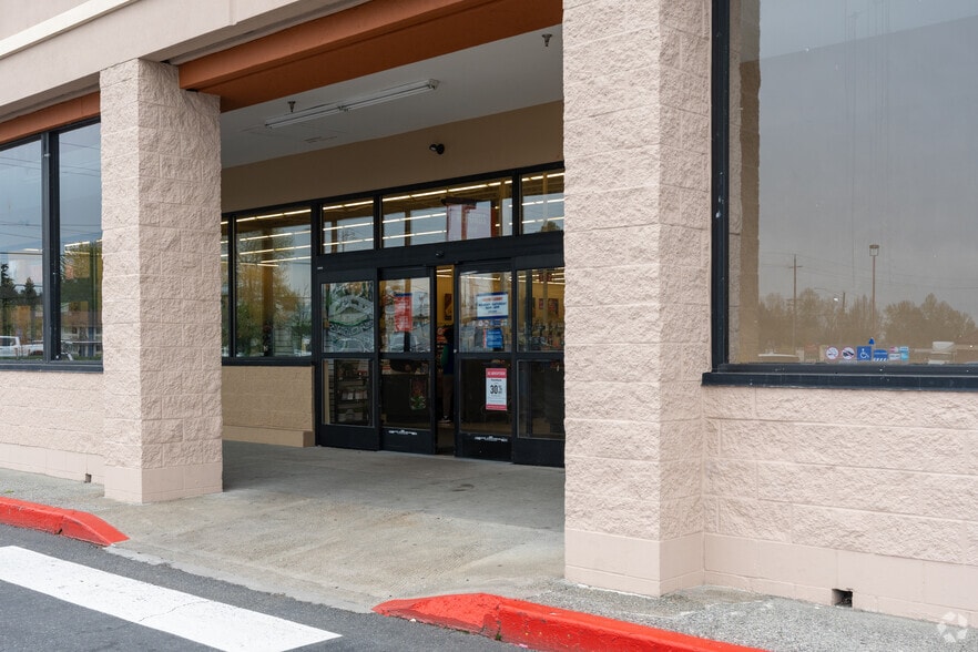 More Photos Of 10011-10115 Evergreen Way, Everett General Retail For Lease