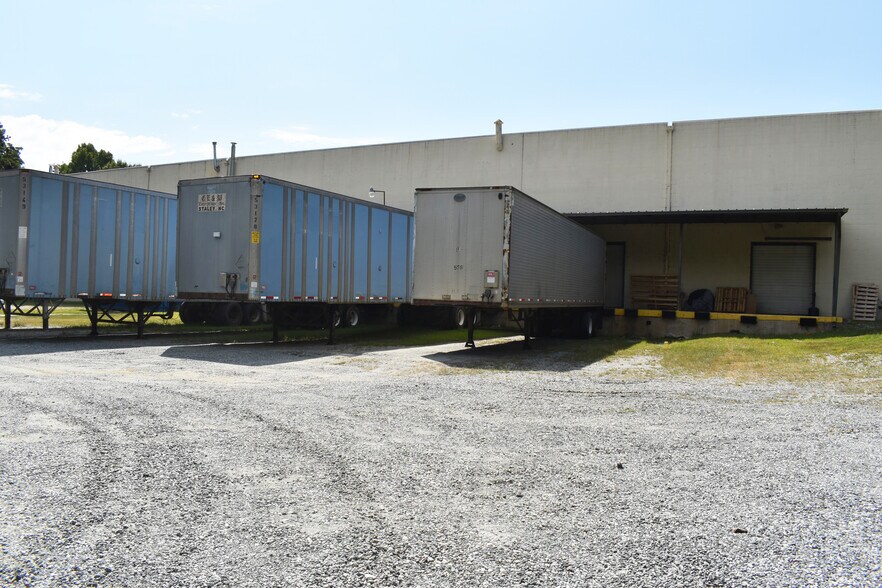 More Photos Of 100 E Newberry Ave, Liberty Manufacturing For Lease