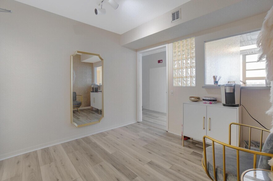 More Photos Of 1720 Harrison St, Hollywood Office Residential For Lease