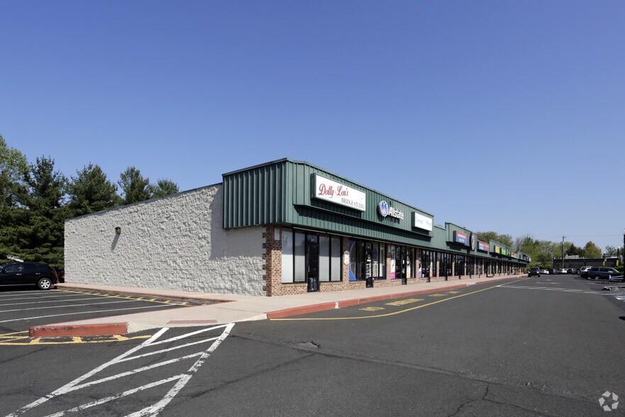 More Photos Of 318-356 York Rd, Warminster Township Storefront For Lease
