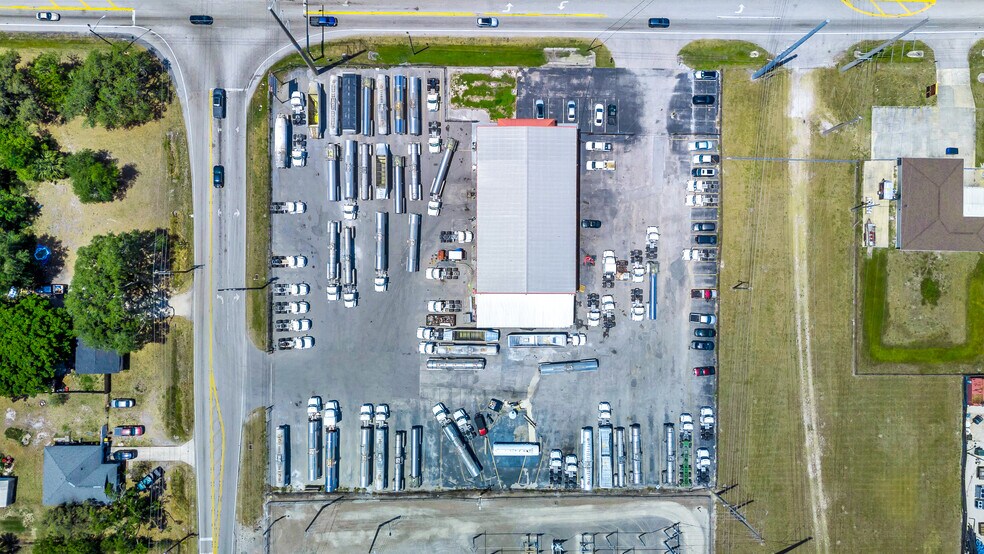 More Photos Of 2740 Combee Rd, Lakeland Truck Terminal For Lease