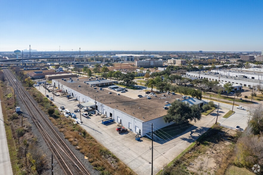 More Photos Of 15534 W Hardy Rd, Houston Unknown For Lease