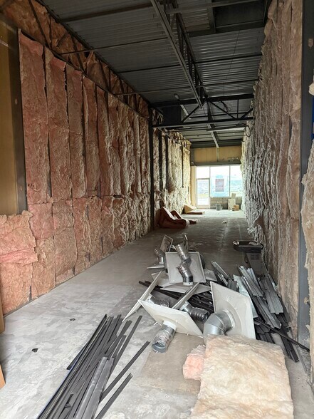 More Photos Of 5790-5832 Highland Rd, Waterford Storefront Retail Office For Lease