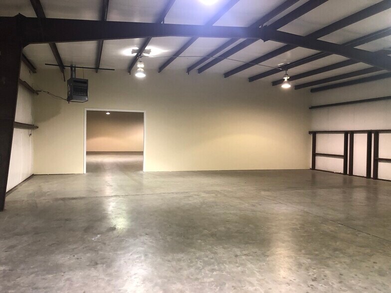 More Photos Of 2500 Commerce Dr, Jonesboro Warehouse For Lease