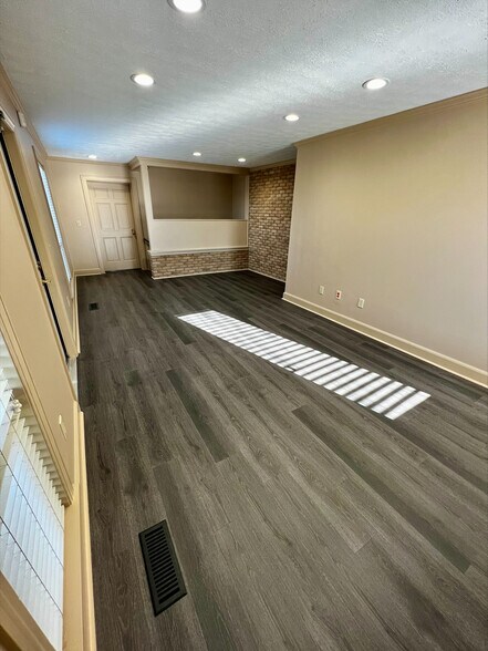 More Photos Of 431-433 Windsor Park Dr, Dayton Office For Lease