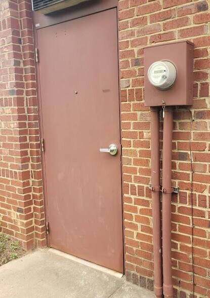 More Photos Of 3484 Robinhood Rd, Winston-Salem Freestanding For Sale