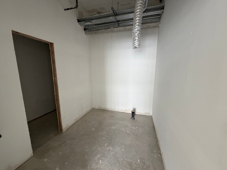 More Photos Of 220 Dissette St, Bradford West Gwillimbury Apartments For Lease