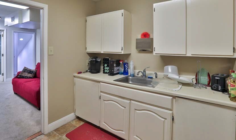 More Photos Of 2502 Harry Wurzbach Rd, San Antonio Flex For Lease