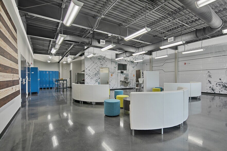 More Photos Of 2847 Bridgewood Dr, Fayetteville Office For Sale