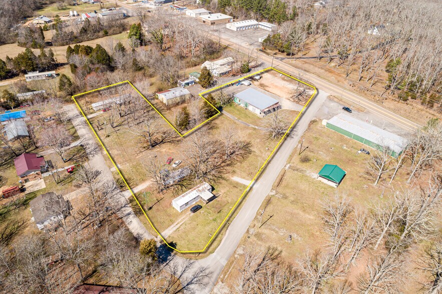 More Photos Of 660 E Main St, Parsons Industrial For Sale