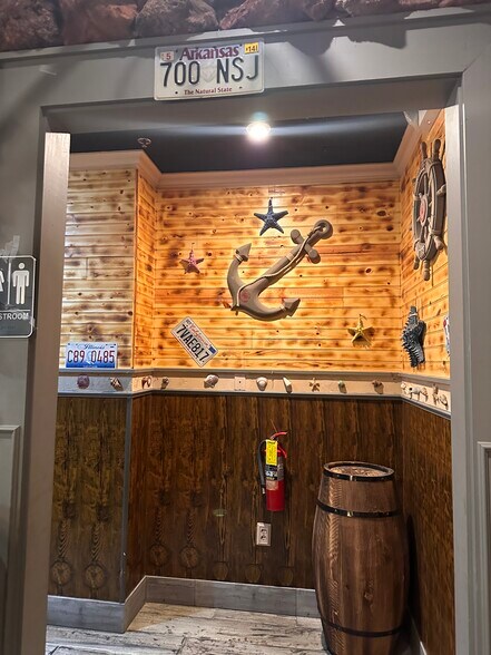 More Photos Of 4050 NW Federal Hwy, Jensen Beach Restaurant For Sale