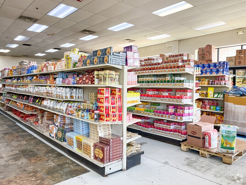 More Photos Of 27616-27690 Middlebelt Rd, Farmington Hills Freestanding For Lease