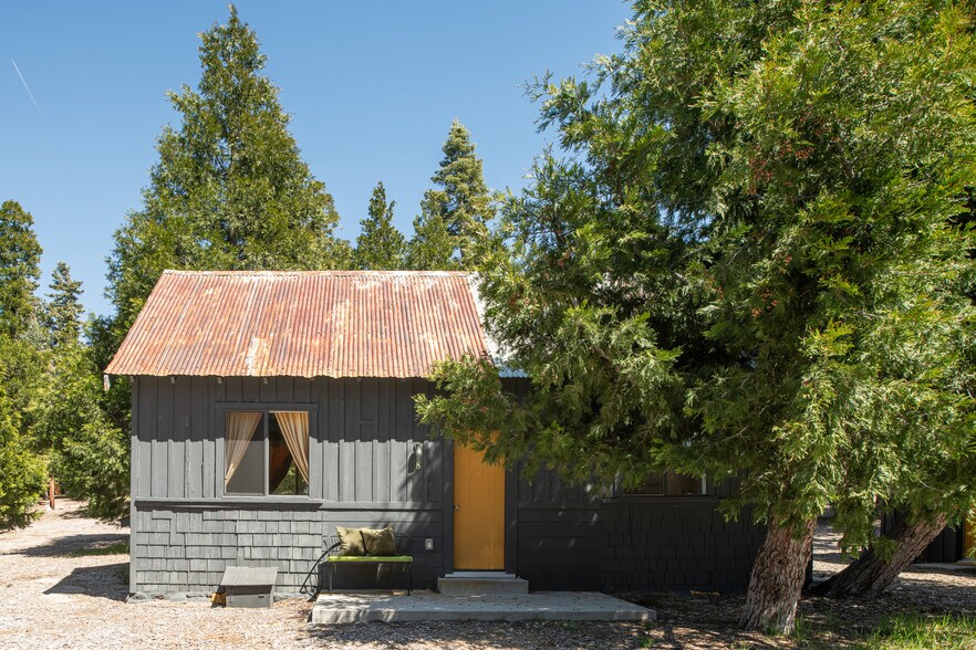 More Photos Of 25807 State Highway 189, Twin Peaks Hotel For Sale