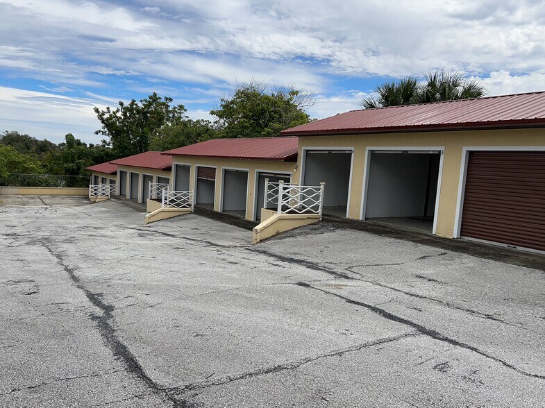 More Photos Of 611 N Dixie Ave, Fruitland Park Self Storage For Sale