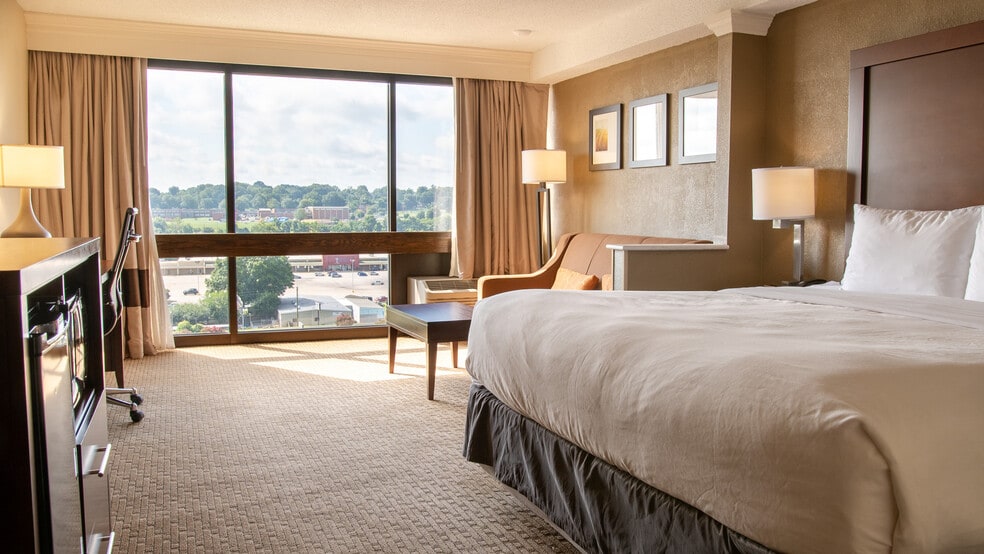 More Photos Of 100 Tower Dr, Danville Hotel For Sale