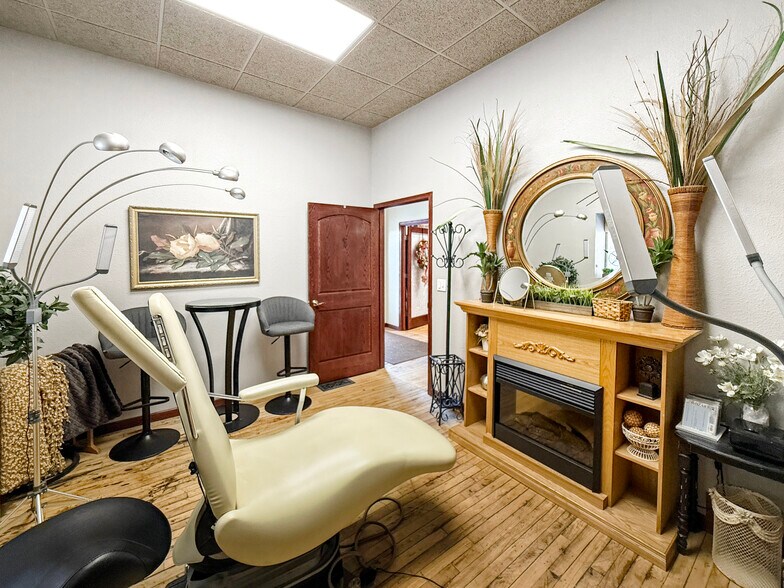 More Photos Of 112 N 2nd Ave W, Newton General Retail For Sale