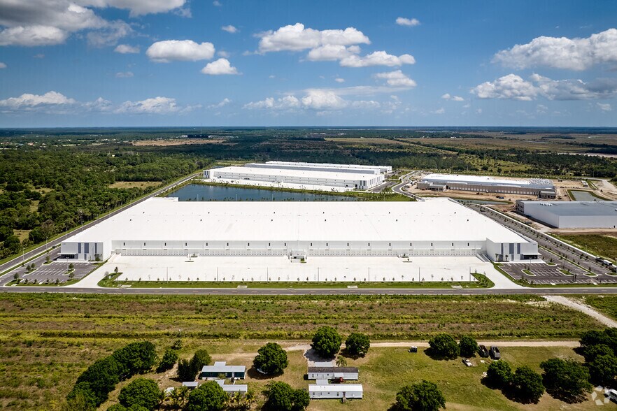 More Photos Of 2400 SW Gateway Pl, Stuart Distribution For Sale