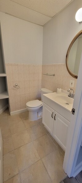 More Photos Of 8990-9002 Fern Park Dr, Burke Medical For Sale