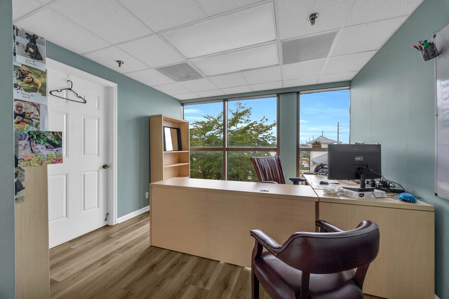 More Photos Of 631 US Highway 1, North Palm Beach Office For Sale