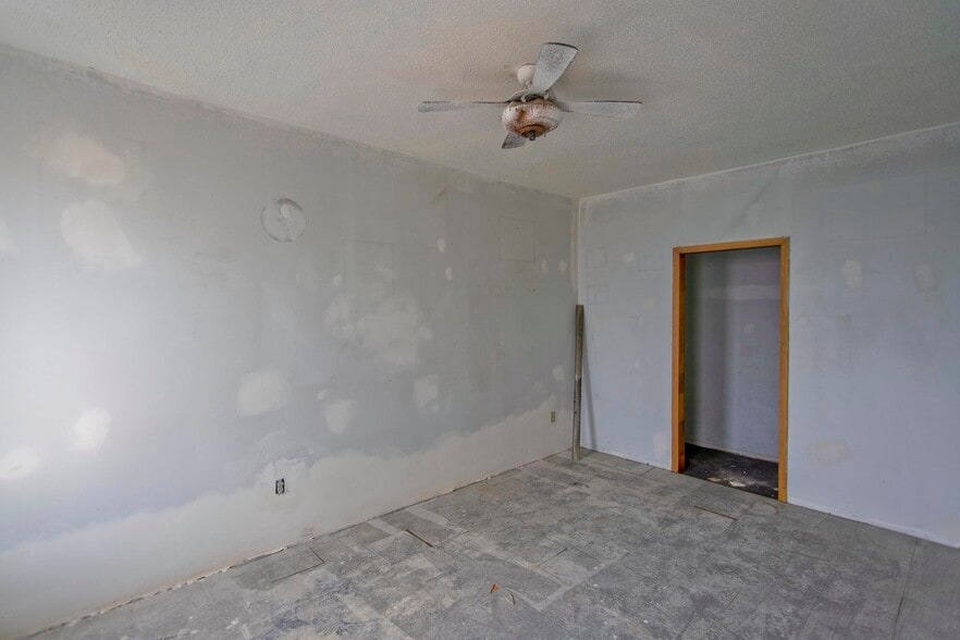 More Photos Of 445-447 High St, Holyoke Storefront Retail Residential For Sale