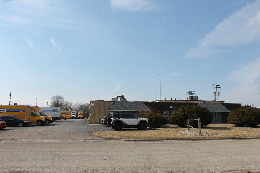 More Photos Of 121 Industrial Dr, Dekalb Manufacturing For Sale