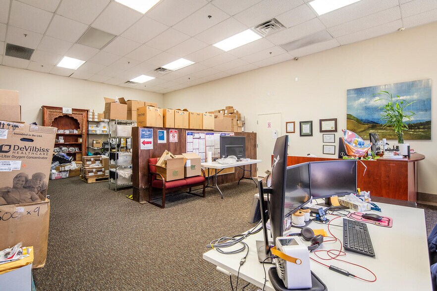 More Photos Of 4135 N Rancho Dr, Las Vegas Light Distribution For Lease