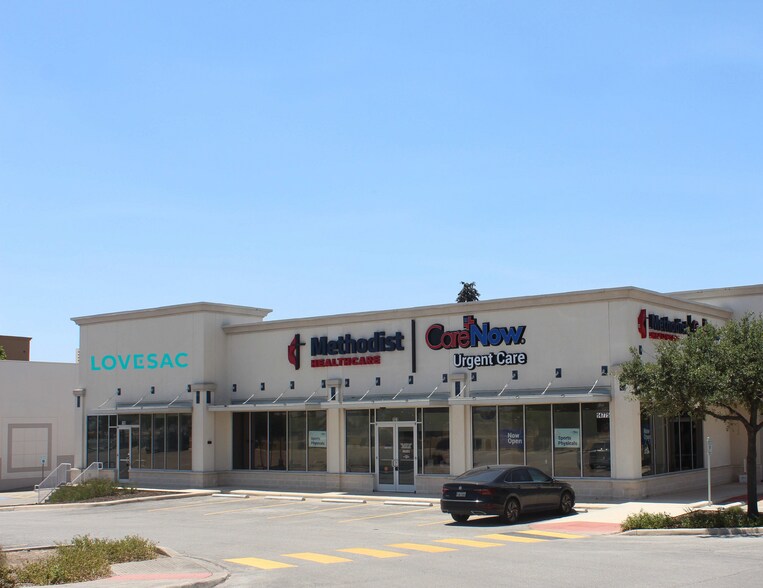 More Photos Of 14775 IH-35 N, Selma Bank For Lease
