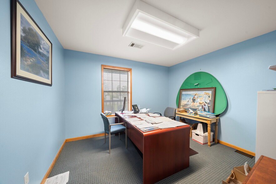 More Photos Of 421 Jones Rd, Highlands Warehouse For Lease