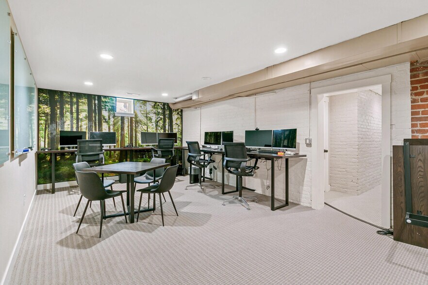 More Photos Of 1890 W Littleton Blvd, Littleton Office For Sale