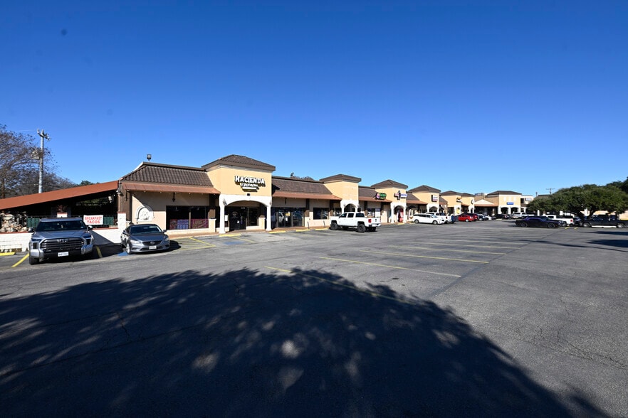 Primary Photo Of 431-459 McCarty Rd, San Antonio Restaurant For Lease
