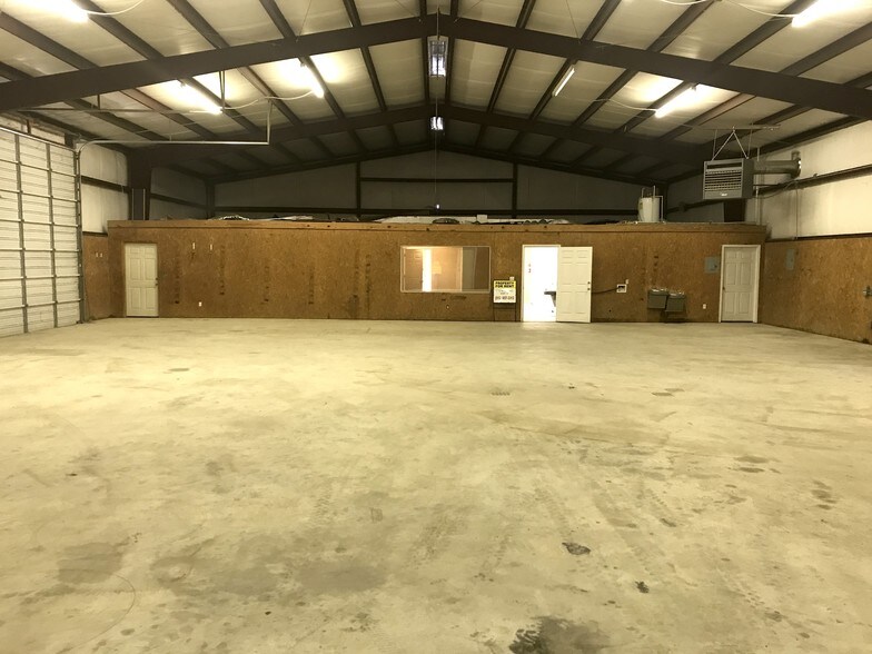 More Photos Of 115 Wyoming Blvd, Pleasanton Warehouse For Lease