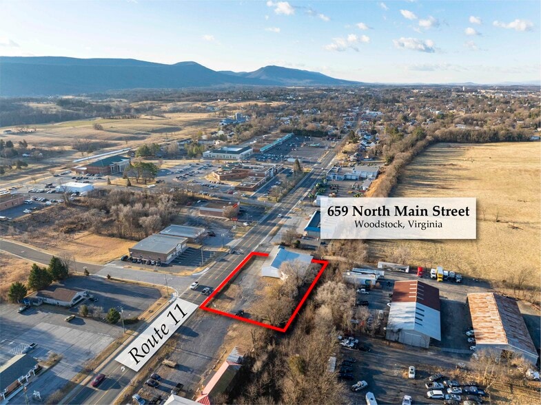 More Photos Of 659 N Main St, Woodstock Mixed Retail For Sale