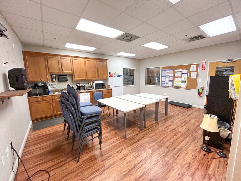 More Photos Of 252 Jacintoport Blvd, Saraland Warehouse For Lease