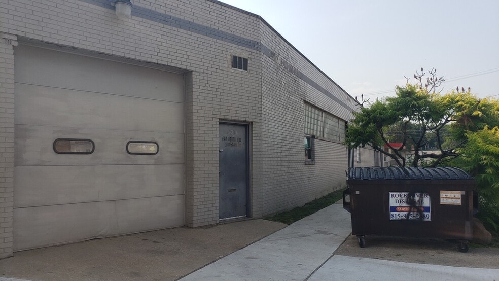 More Photos Of 2322 Charles St, Rockford General Retail For Sale