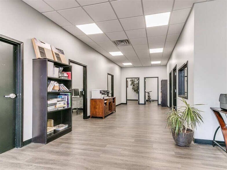 More Photos Of 6625 S Hiwassee Rd, Oklahoma City Showroom For Sale