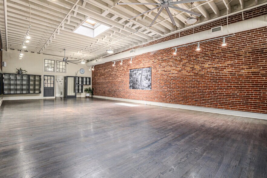 More Photos Of 1917 Market St, Denver Storefront For Sale