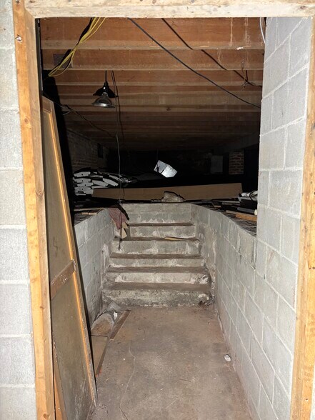 More Photos Of 116 Courthouse Sq, Edgefield Storefront For Lease