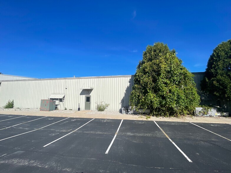 More Photos Of 2291 Traversefield Dr, Traverse City Manufacturing For Lease