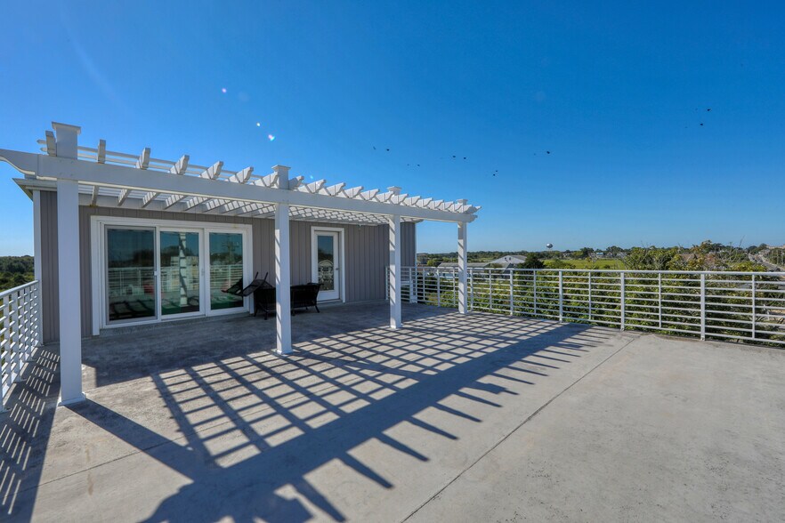 More Photos Of 205 E Savannah Rd, Lewes Specialty For Sale