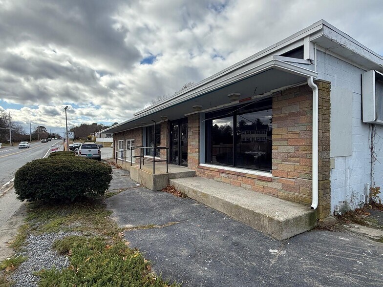 Primary Photo Of 1435 Victory Hwy, North Smithfield Freestanding For Lease
