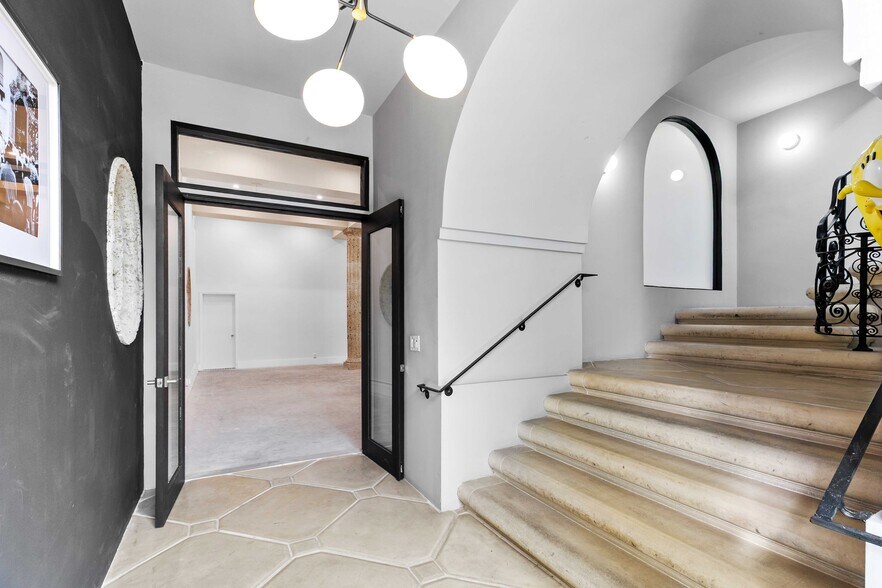 More Photos Of 210 S Kenwood St, Glendale Loft Creative Space For Lease