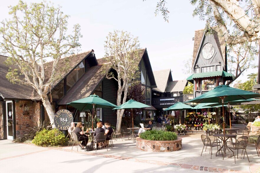 More Photos Of 384 Forest Ave, Laguna Beach General Retail For Lease