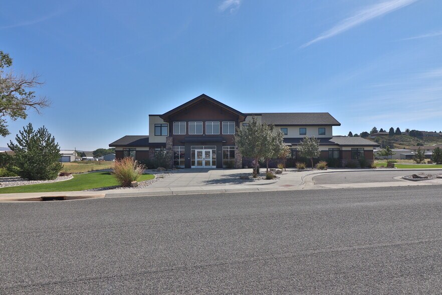 More Photos Of 502 33rd St, Cody Medical For Sale