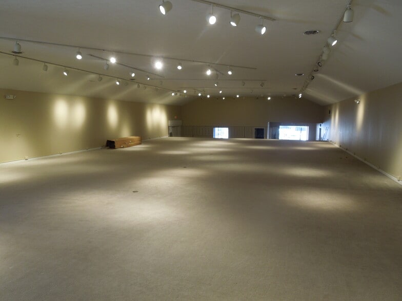 More Photos Of 15 N High St, Covington Storefront For Sale