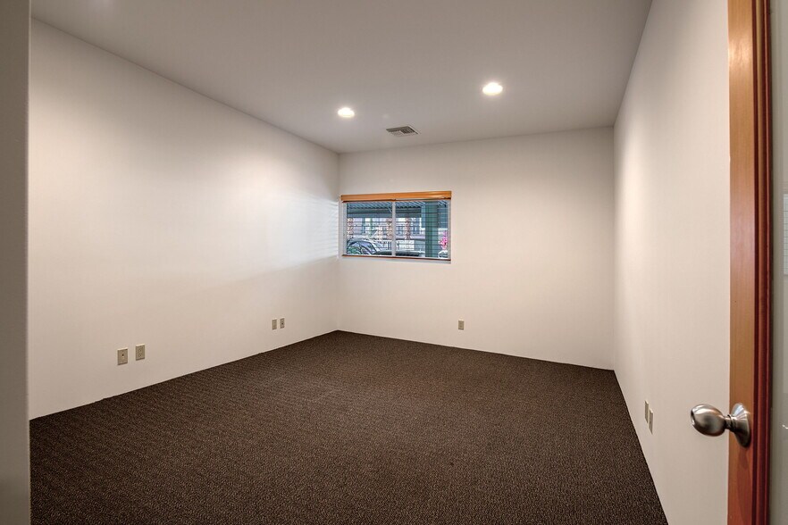 More Photos Of 1081-1091 N Palm Canyon Dr, Palm Springs Office Residential For Lease