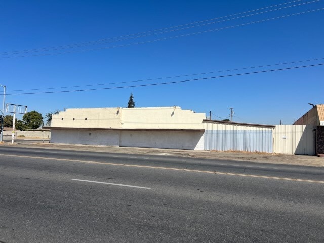 More Photos Of 1010 34th St, Bakersfield Warehouse For Sale