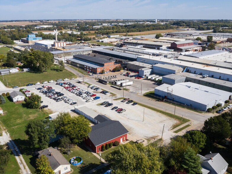 More Photos Of 2627 Cedar St, Quincy Warehouse For Sale